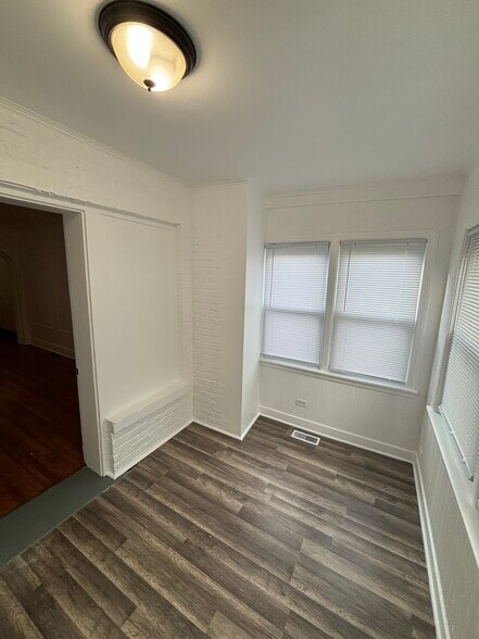 Building Photo - 7935 S Ellis Ave