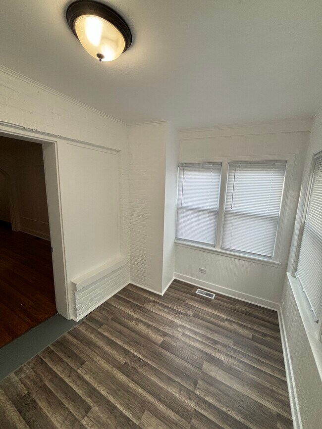 Building Photo - 7935 S Ellis Ave