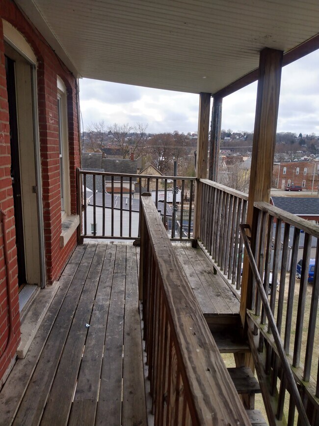 Building Photo - 625 Rhomberg Ave