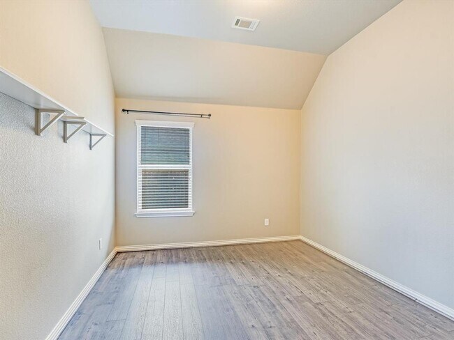 Building Photo - 452 Monahans Dr