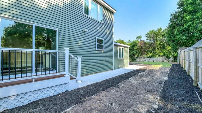 Building Photo - 700 E Brook Ln