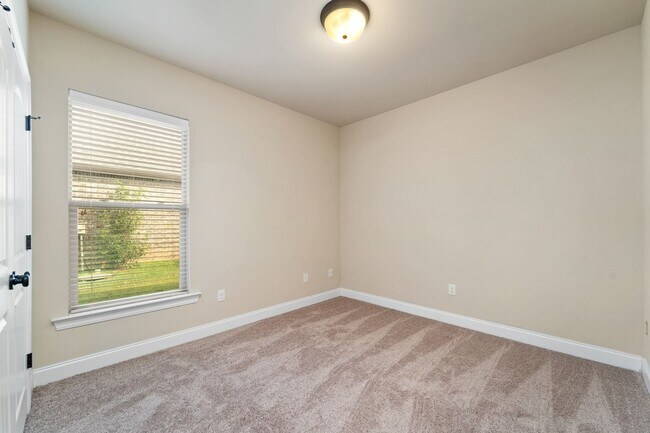Building Photo - 782 Serpentine Dr