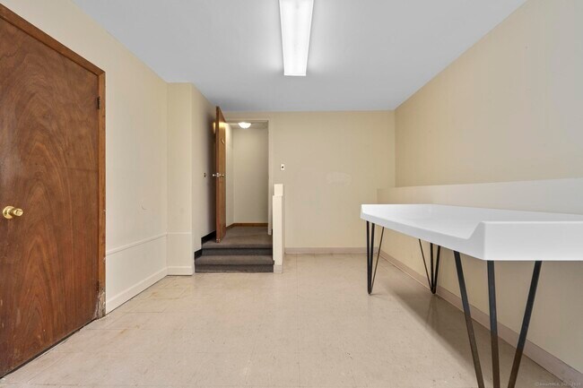 Building Photo - 23 Shirley St