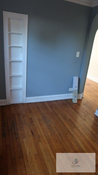 Building Photo - 4588 N Elston Ave