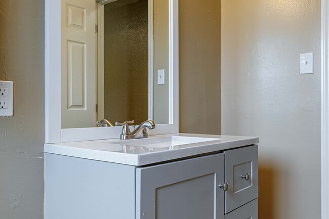 Building Photo - 3 bed 2 bath home for RENT in Stockton