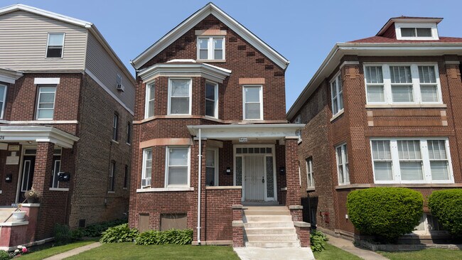 Primary Photo - 8420 S Manistee Ave