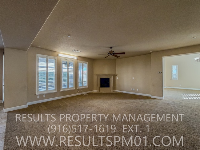 Building Photo - Elegance and spacious Mini Mansion