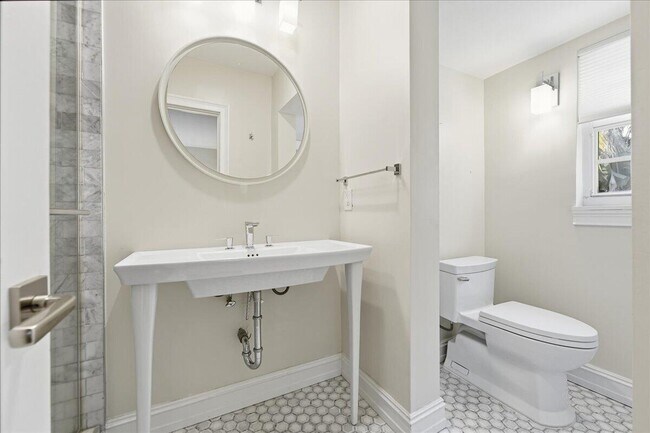 Building Photo - 459 NE 15th Ave