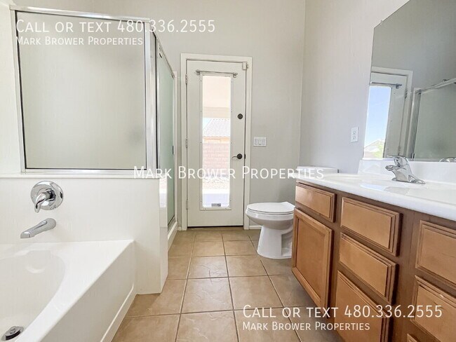 Building Photo - 270 W Dana Dr