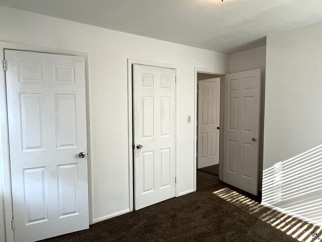 Building Photo - 3347 Thunderbird Rd