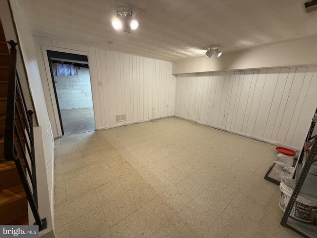 Building Photo - 34 King Charles Cir