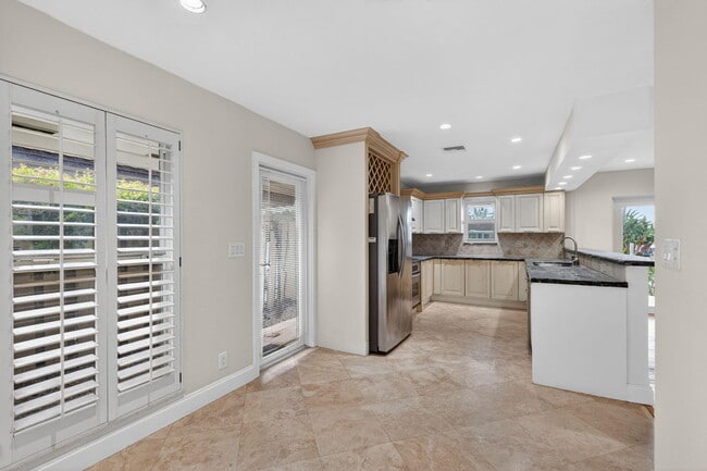 Building Photo - 2213 NE 16th St