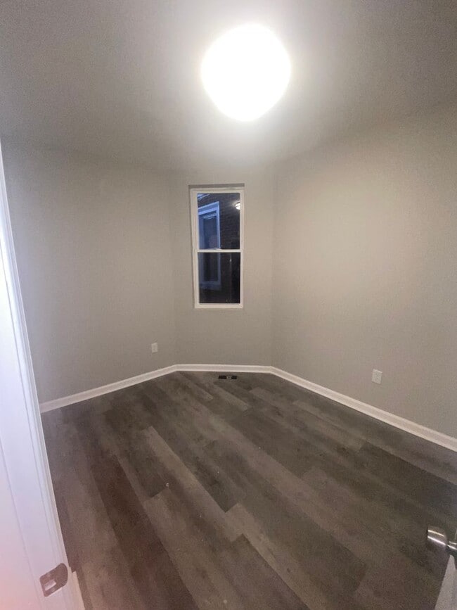 Building Photo - Remodeled Home - Oak Lane