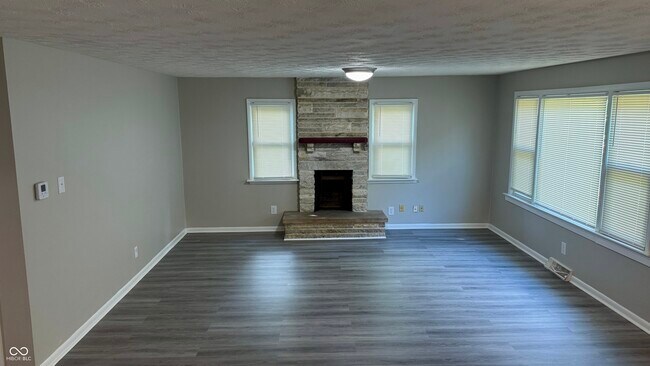 Building Photo - 2215 Durham Dr