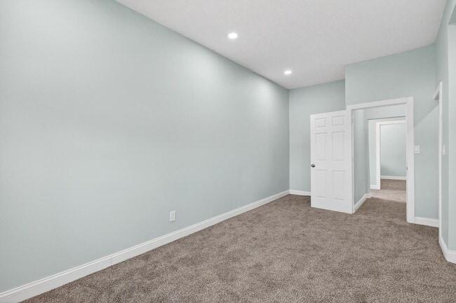 Building Photo - 3356 W 44th St