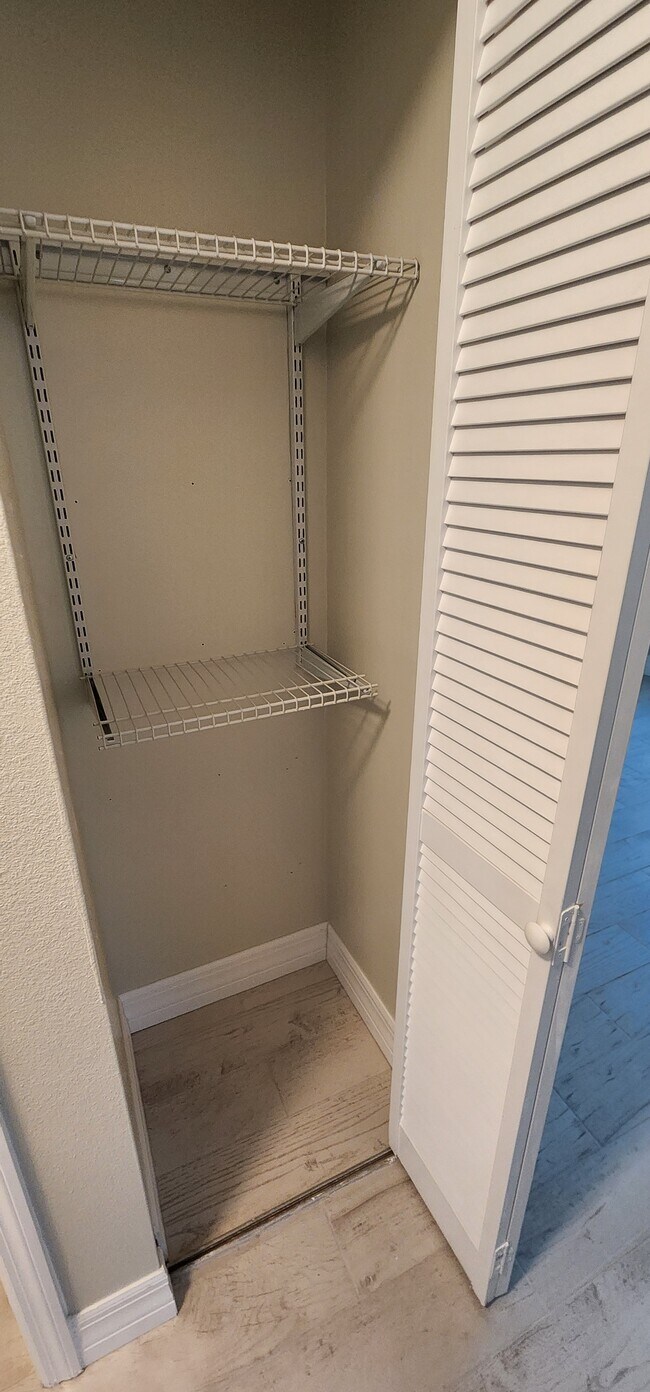 Building Photo - 369 Diamond St