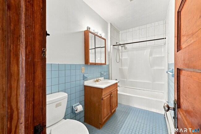 Building Photo - 126 Booth St