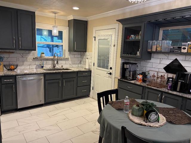 Building Photo - 4216 Phoenix Dr