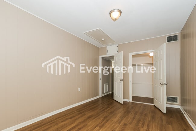 Building Photo - 603 W Martindale Rd