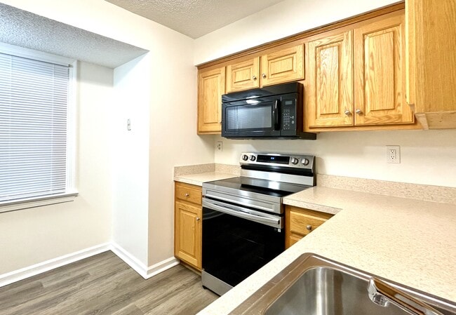 Building Photo - 1300 Debbs Ln