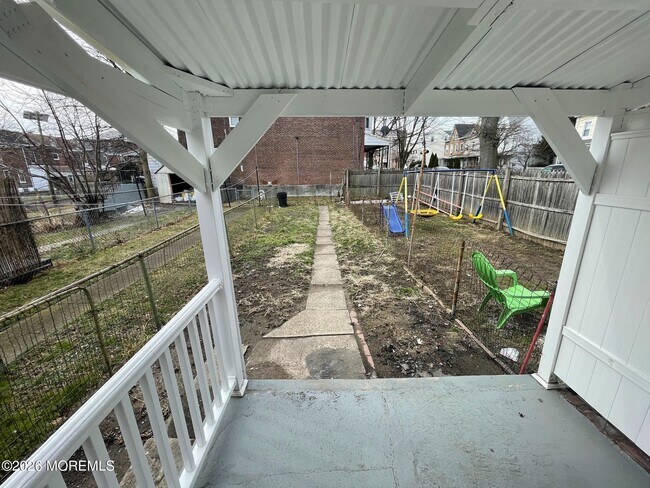 Building Photo - 729 Spruce St