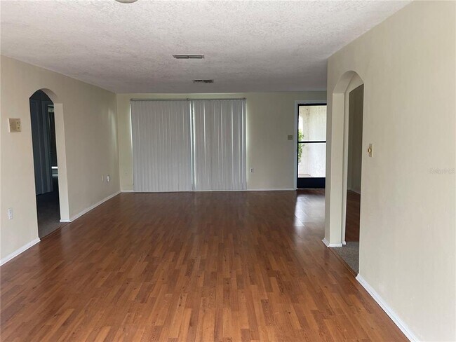 Building Photo - 7403 Populus Dr