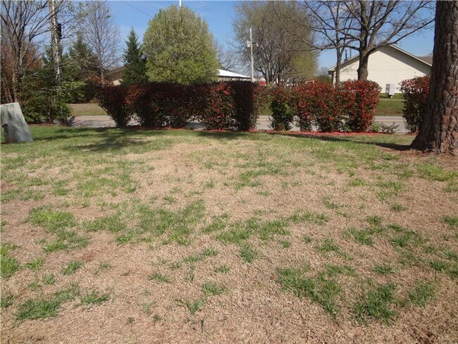 Building Photo - Updated 3-bedroom 2 bath home in Fayettevi...