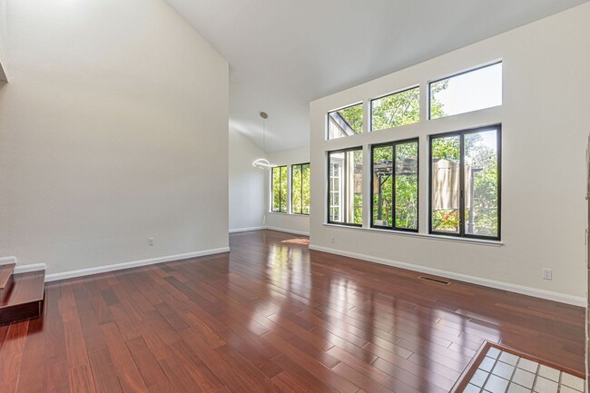 Building Photo - Beautiful Remodeled 3 Bedroom Townhome