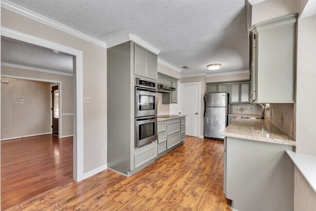 Building Photo - 8318 Amurwood Dr