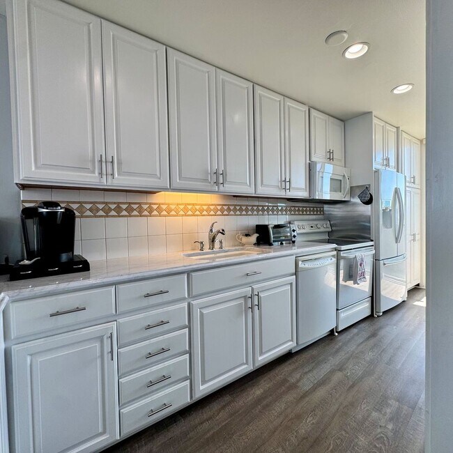 Building Photo - Just Unpack, Pour a Beverage, & Cue the Su...