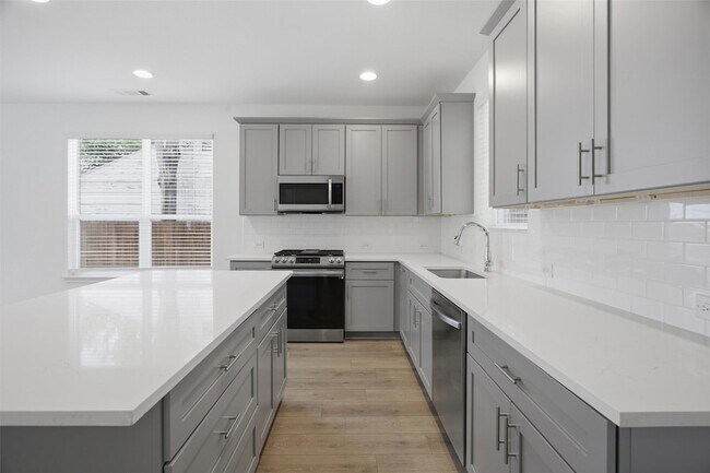 Building Photo - 228 Sunset Ln