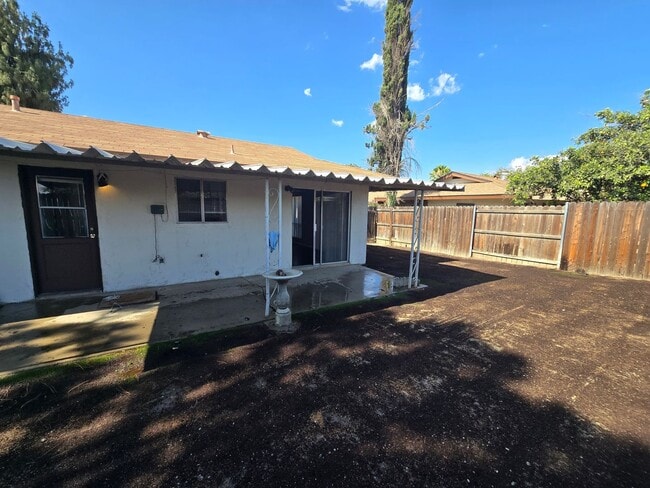 Building Photo - Holte &amp; Associates-Briarwood Ave