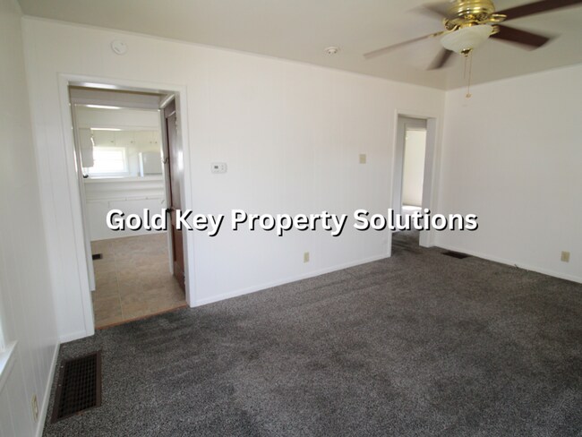 Building Photo - MEADOWBROOK AREA 2 BR 1 BA House with Central Air and Garage (SECTION 8 APPROVED)