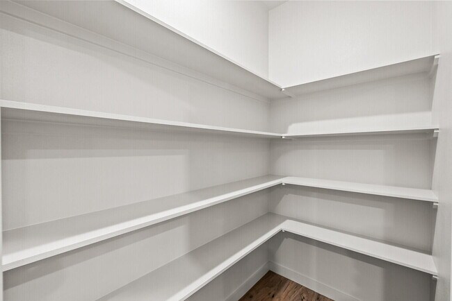 Building Photo - 10918 Albany Ave