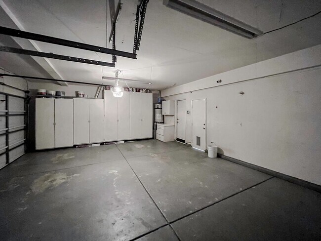 Building Photo - MUST SEE! Beautiful 3 bedroom + Loft + Office Space (or convert to 4th bedroom) + Large Backyard ...