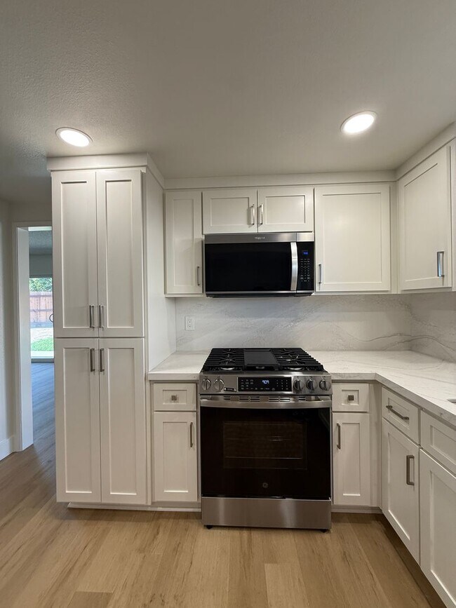 Building Photo - Just Beautifully Updated Village Hills Single Story Home in Orcutt