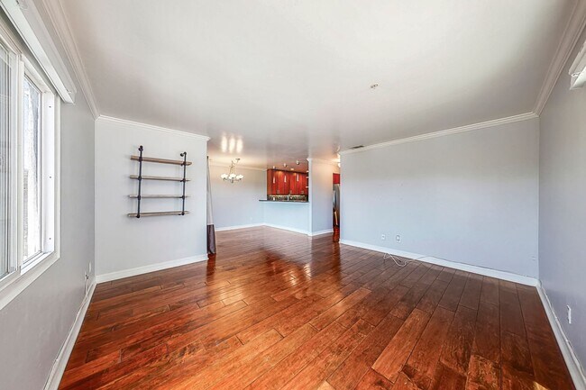 Building Photo - Stunning Condo with Downtown Views – Prime...