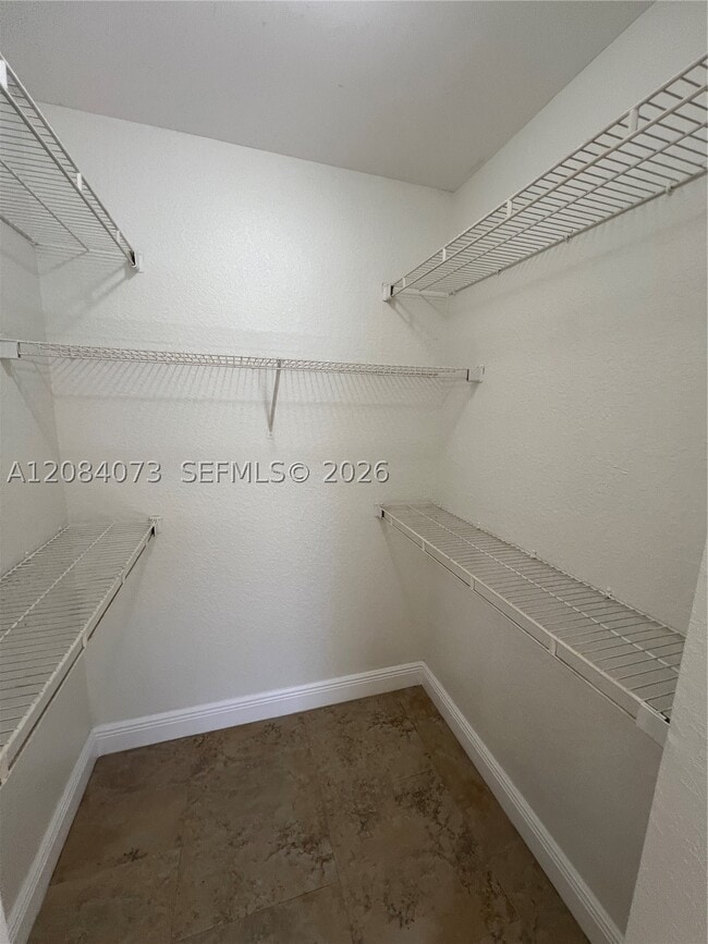 Building Photo - 2841 N Oakland Forest Dr