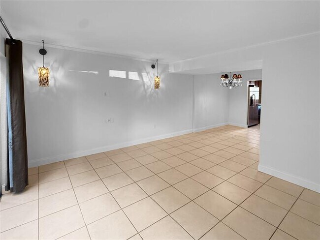 Building Photo - 811 W Oakland Park Blvd