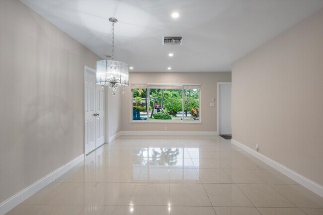 Building Photo - 1137 NE 1st Ave.