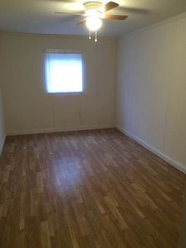 Building Photo - Spacious 4 bed 2 bath House in Church Hill