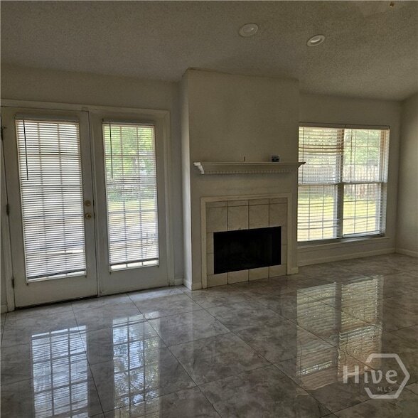 Building Photo - 711 Plantation Dr