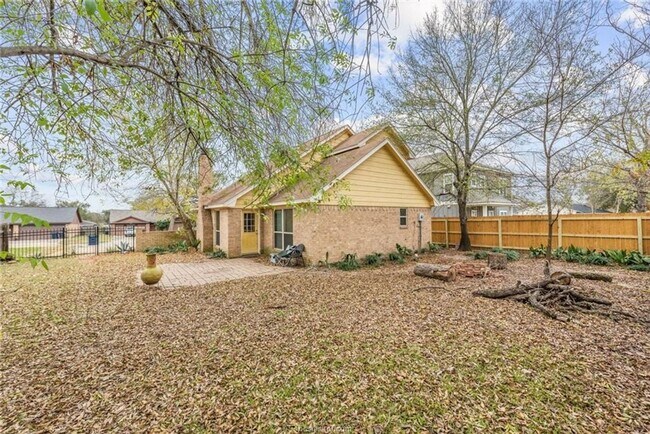 Building Photo - 1203 Hardwood Ln
