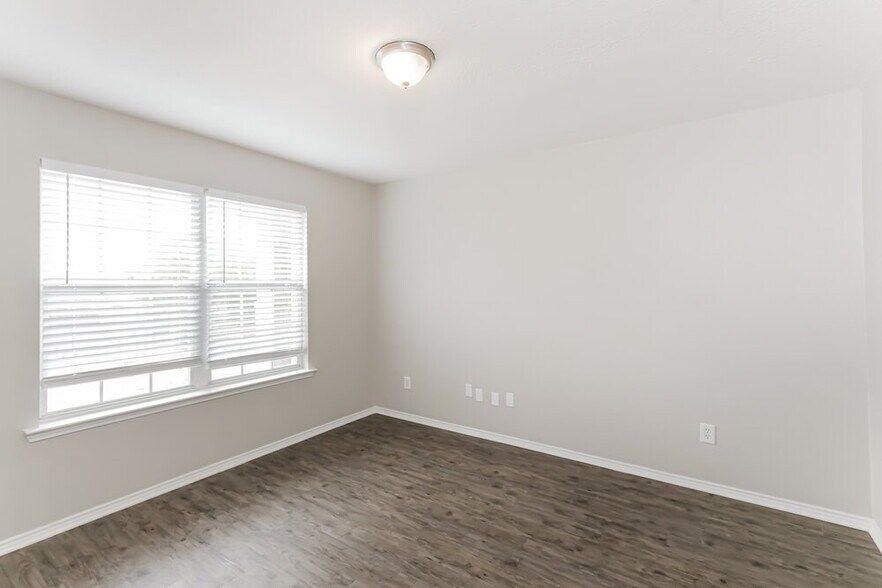 Building Photo - 2133 Pecan Creek Dr