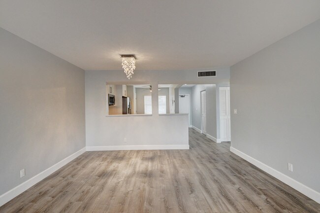 Building Photo - 14747 Cumberland Dr