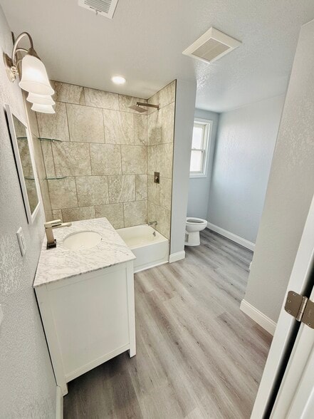 Building Photo - 1713 Maple St