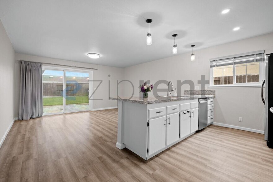 Building Photo - 208 Richard Pl