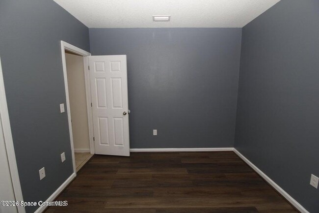 Building Photo - 535 Trymore Dr SE