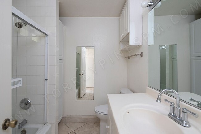 Building Photo - Studio in the Heart of La Jolla with a Pri...