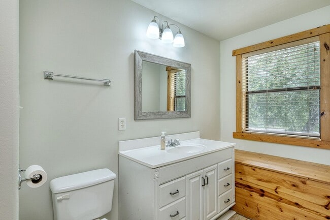 Building Photo - Custom Home with Separate Apartment